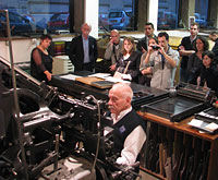 Charles Mige sur la linotype